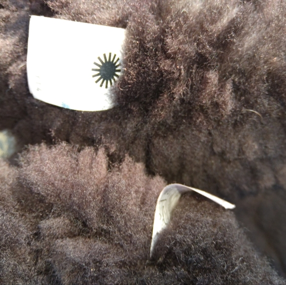 UGG above ankle boots. - Picture 4 of 11